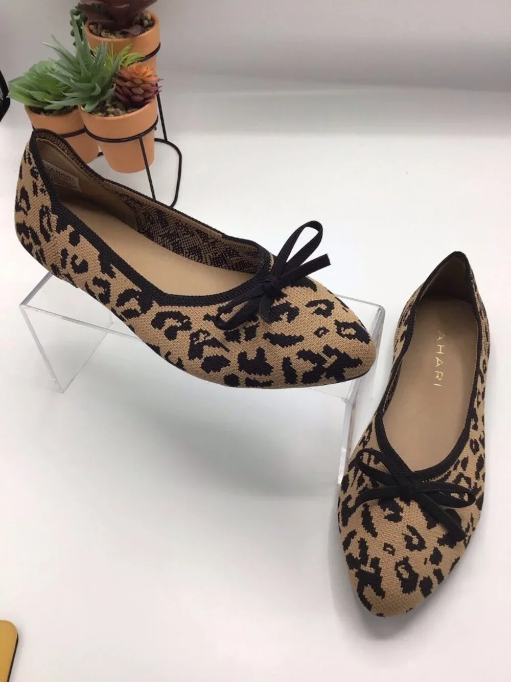 Tahari Tan Flats Size 7.5 Women's Animal Print Soft